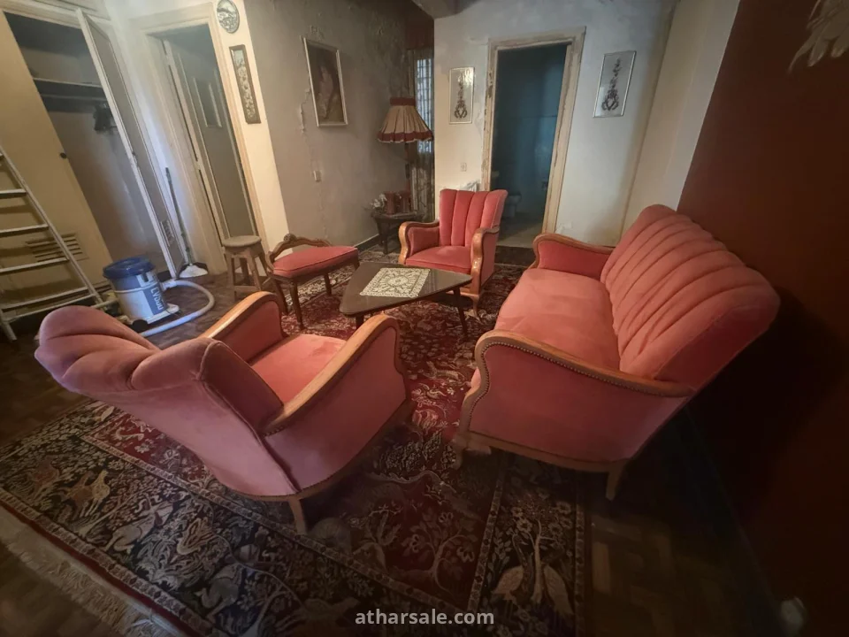 اثاث من القرن العشرين