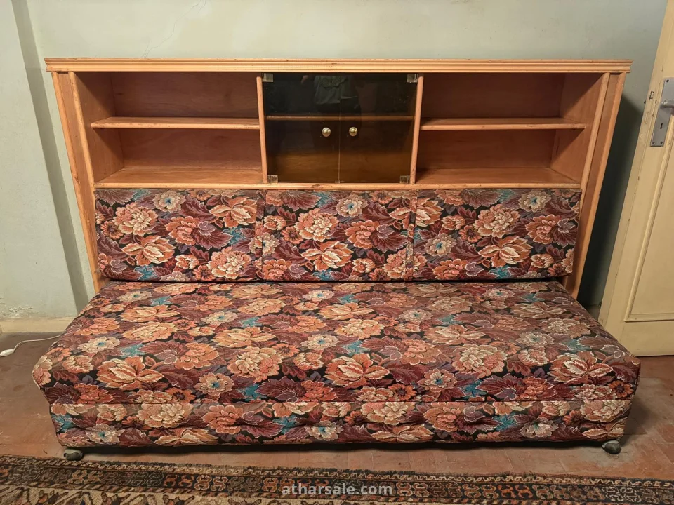 اثاث من القرن العشرين