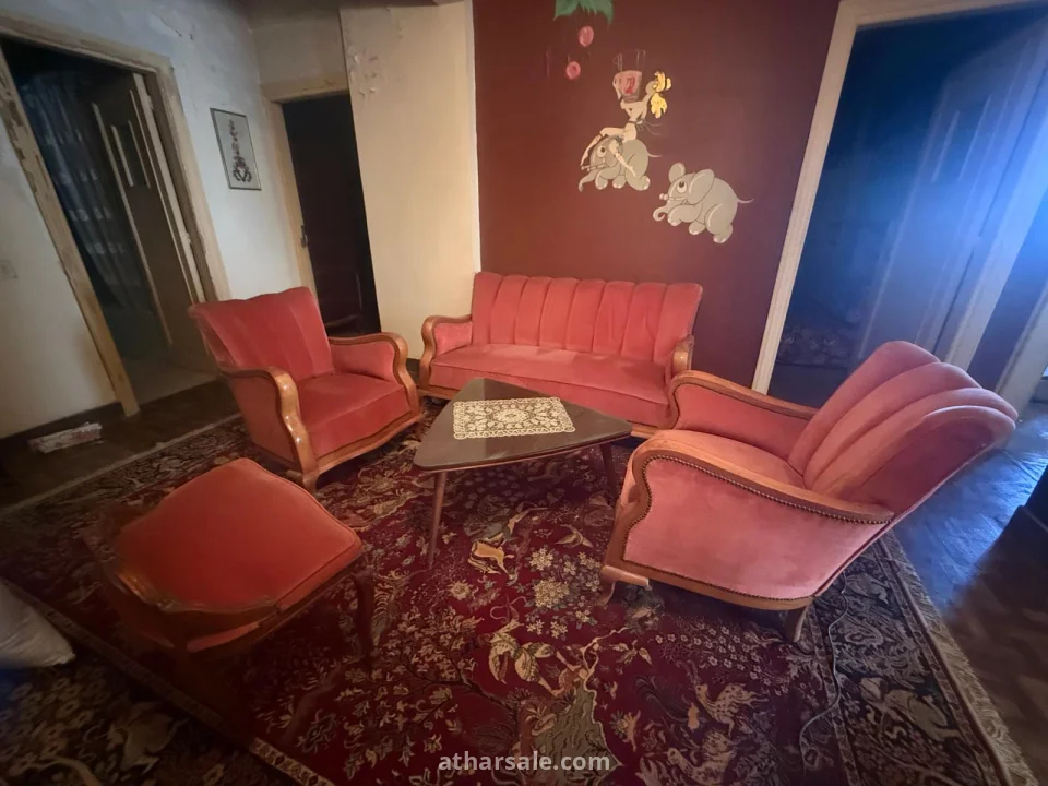 اثاث من القرن العشرين