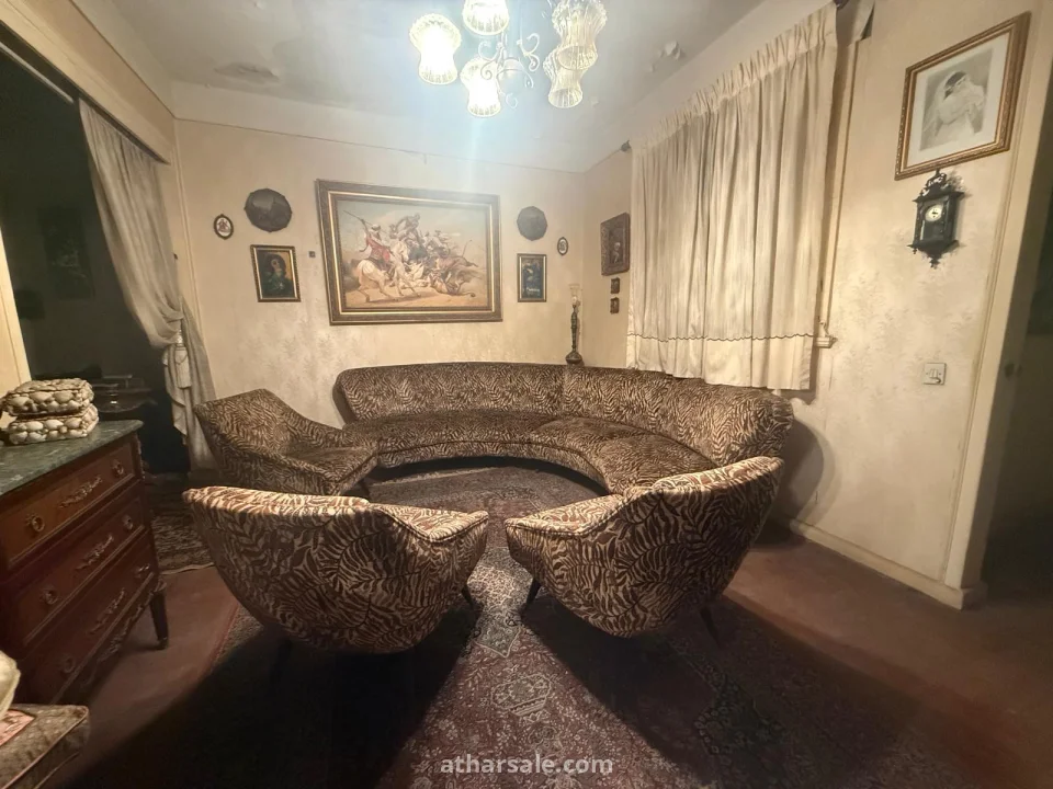 اثاث من القرن العشرين