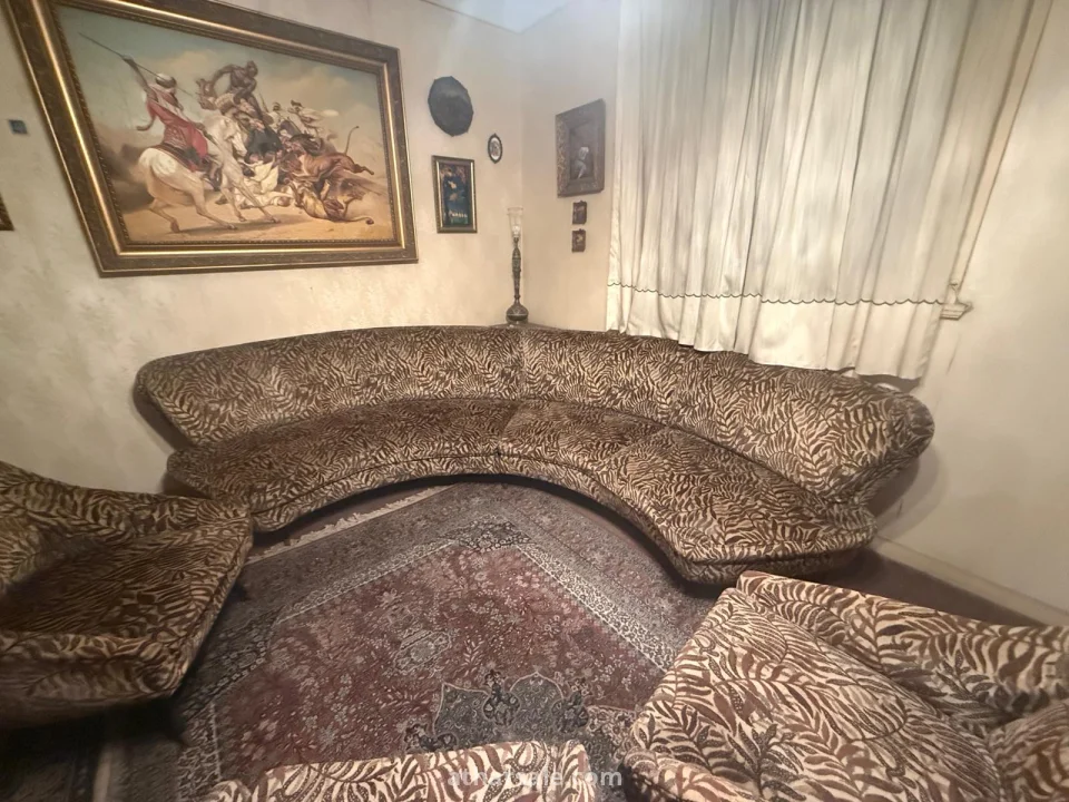 اثاث من القرن العشرين