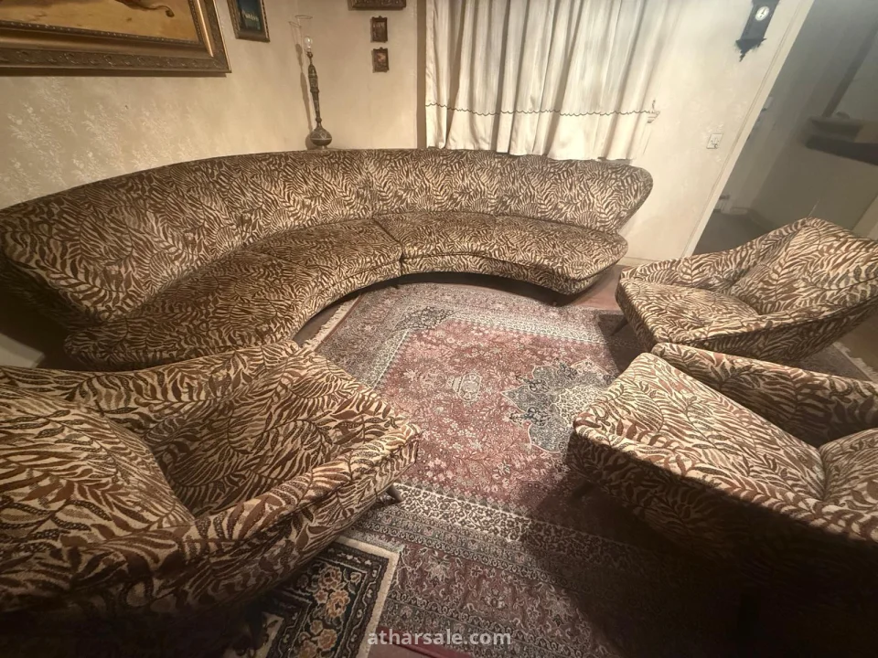 اثاث من القرن العشرين