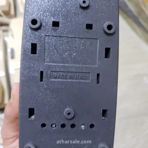 سماعات قديمه بحاله جيده البعض لم تستخدم