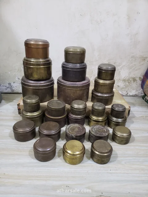 علب نحاس صافيه قديم احجام مختلفه للبيع لتواصل على الوتس اب 00967771074982