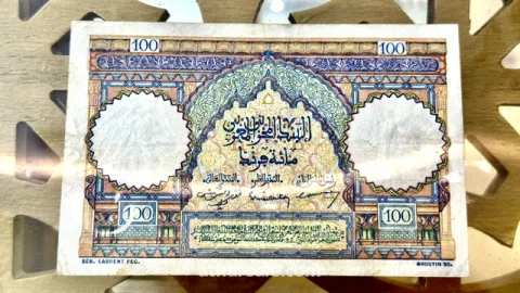 ورقة نقدية مغربية قديمة نادرة فئة 100 فرنك - إصدار عام 1951 (حالة ممتازة)