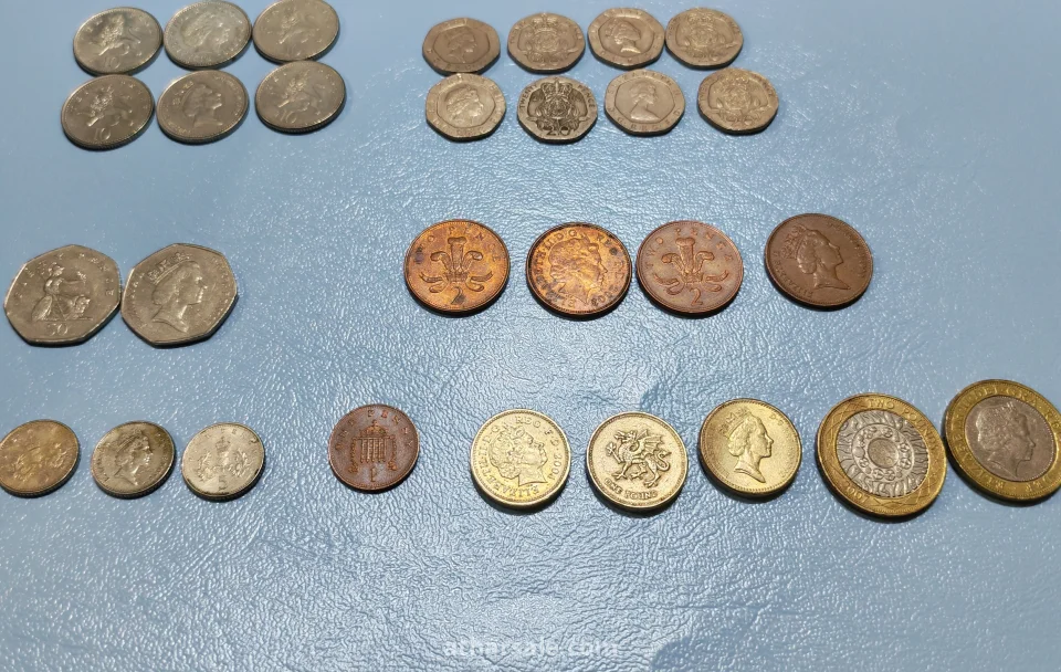 عملات معدنية بريطانية قديمة