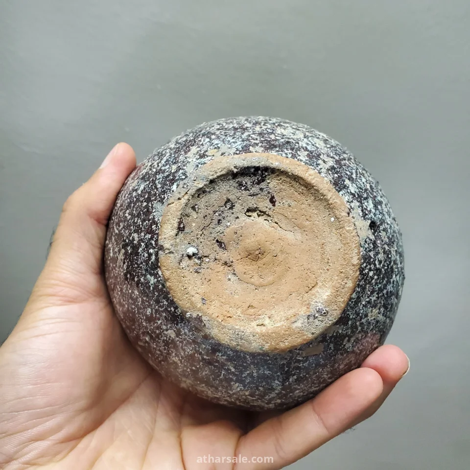 جره فخار مزجج قديمه الحجم صغير للبيع لتواصل على الوتس 00967771074982