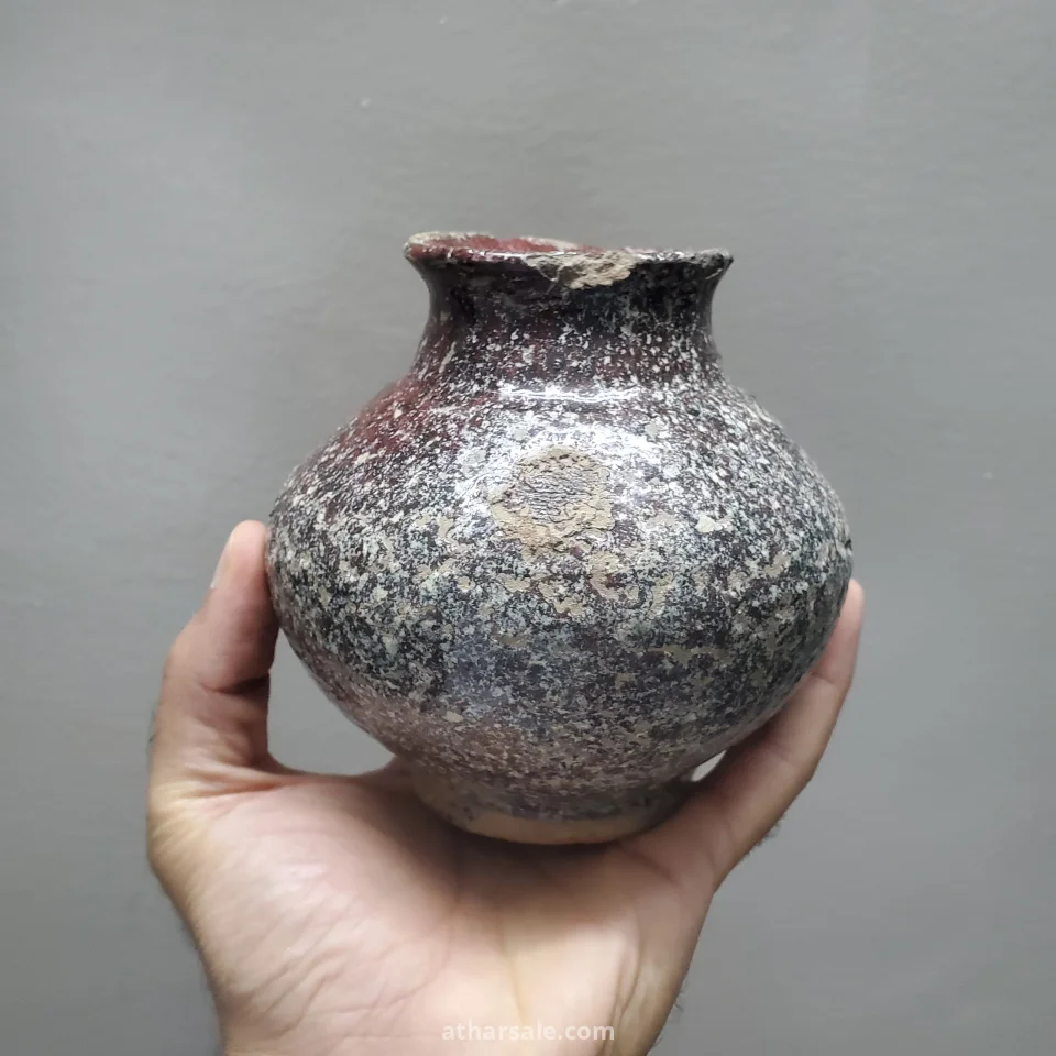 جره فخار مزجج قديمه الحجم صغير للبيع لتواصل على الوتس 00967771074982