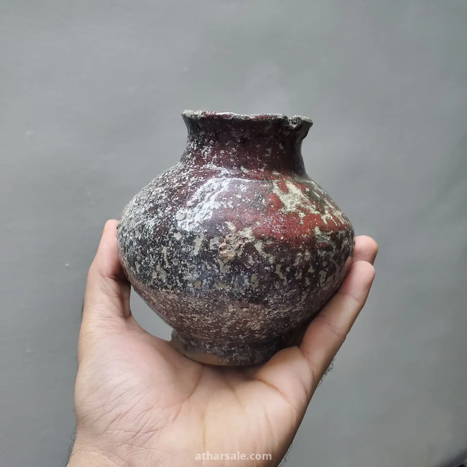 جره فخار مزجج قديمه الحجم صغير للبيع لتواصل على الوتس 00967771074982
