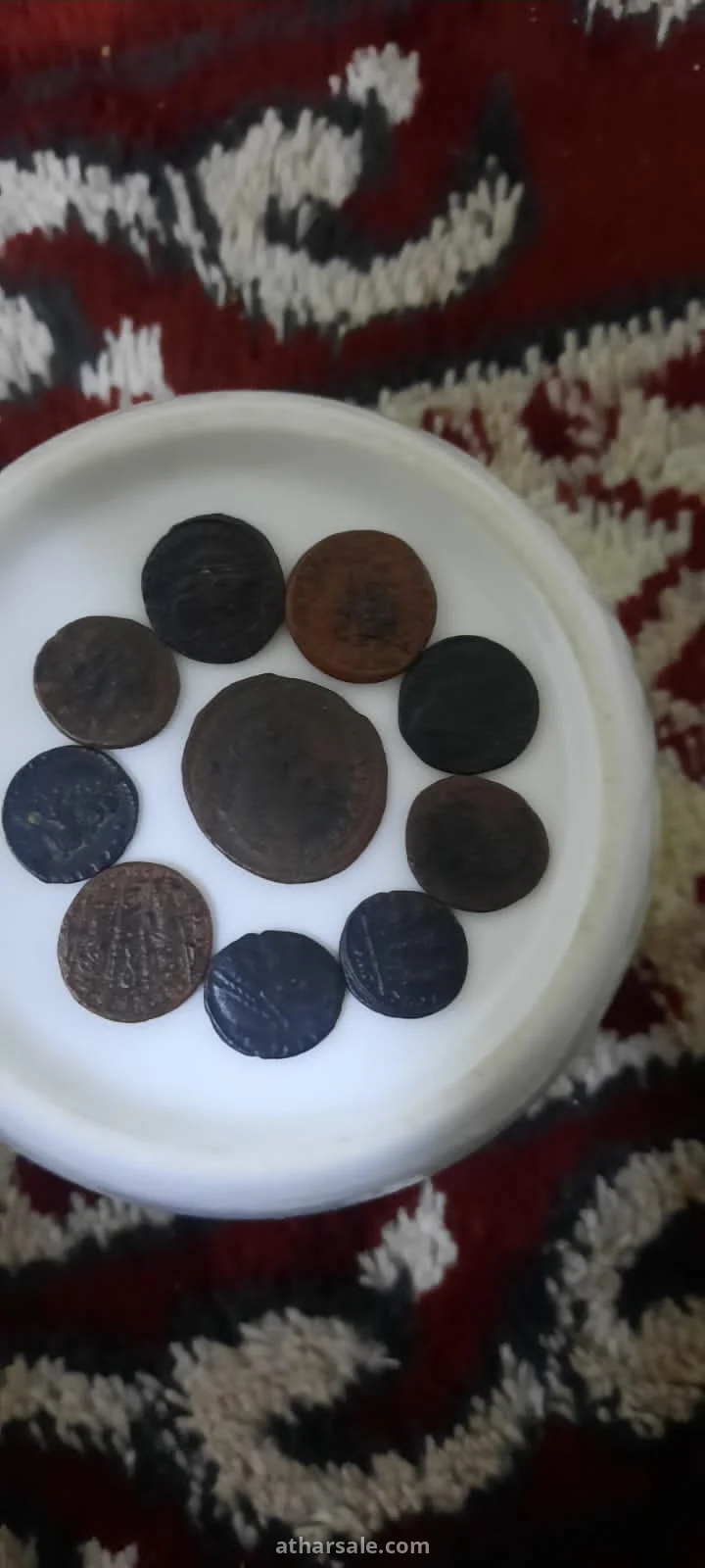 عملة نحاسية وبعضها معدنية نادرة
