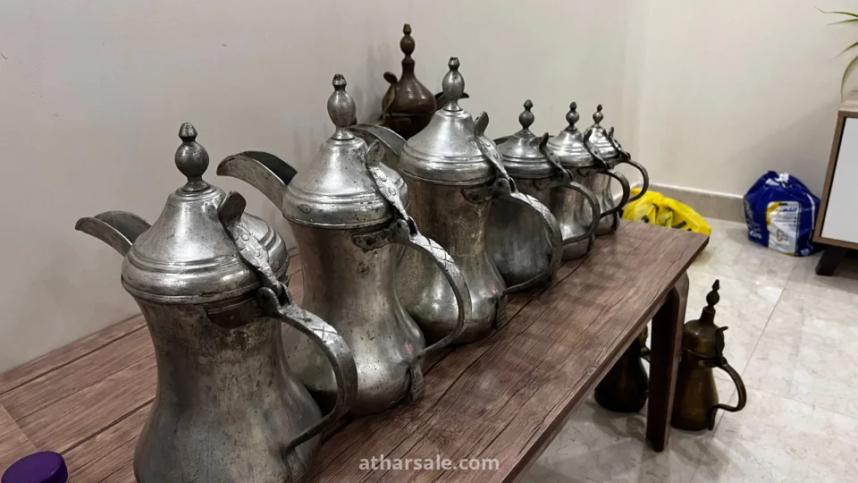 دلال نادره وقديمه