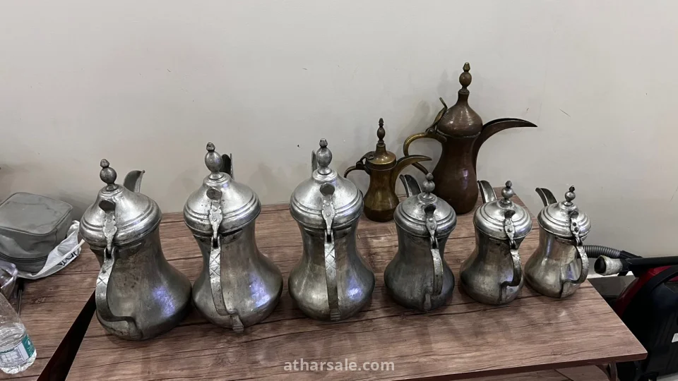 دلال نادره وقديمه