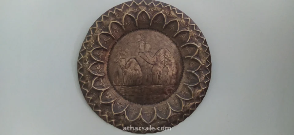 ,,ساعة شمسية. قديمة و جدارية نحاسية قديمة