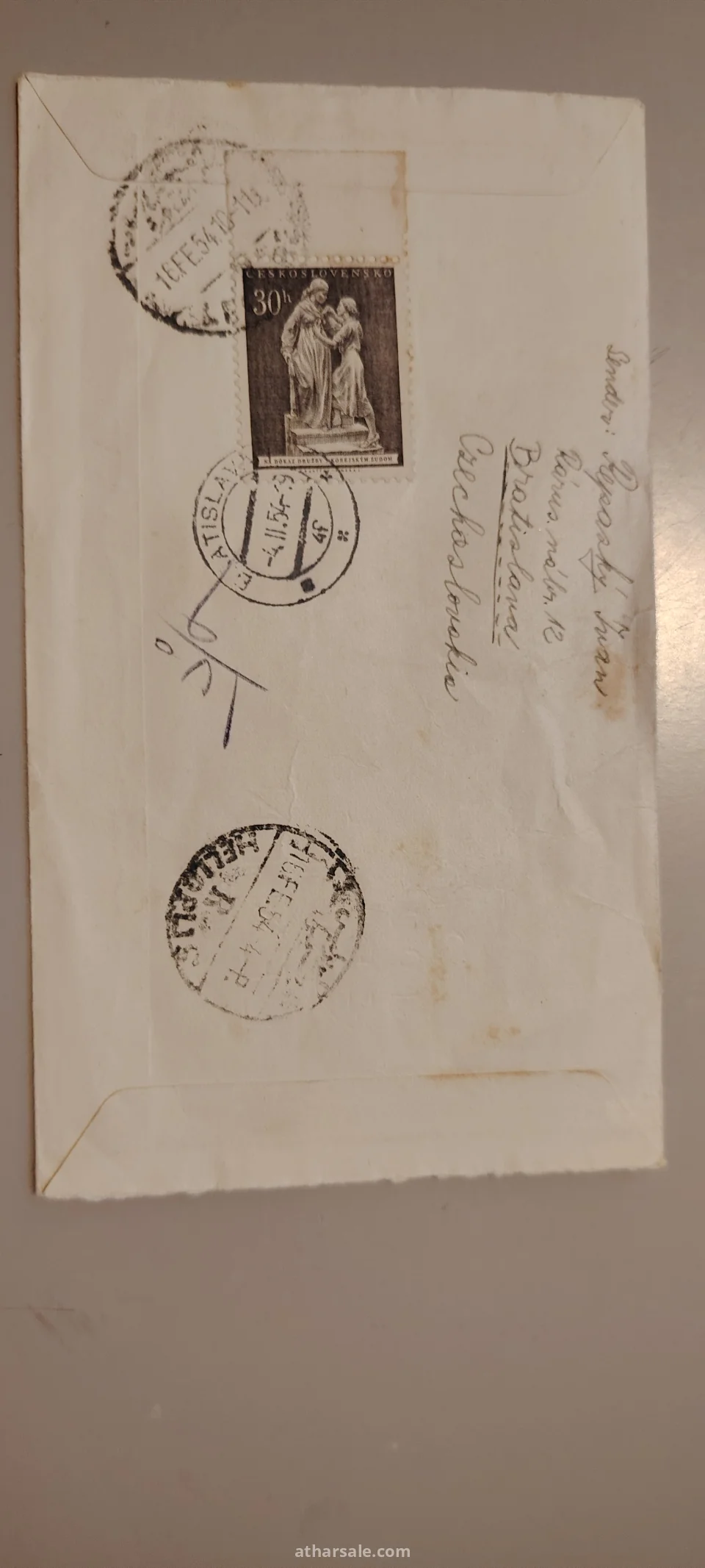 ظرف قديم مع طوابع