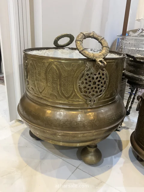 مجمرة نحاسية كبيرة