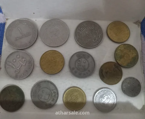 عملات معدنية وورقية قديمة