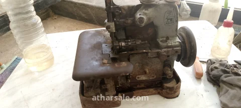 آلة خياطة قديمة