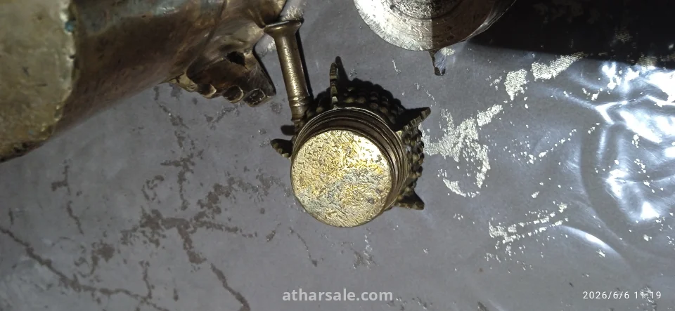 مهراز قديم له اكثر من 100سنة