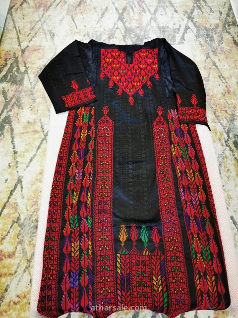 أثواب أردنية تراثية أثرية (Vintage) - تطريز يدوي أصيل عمره +30 سنة [جديدة تماماً / لم تُستخدم]