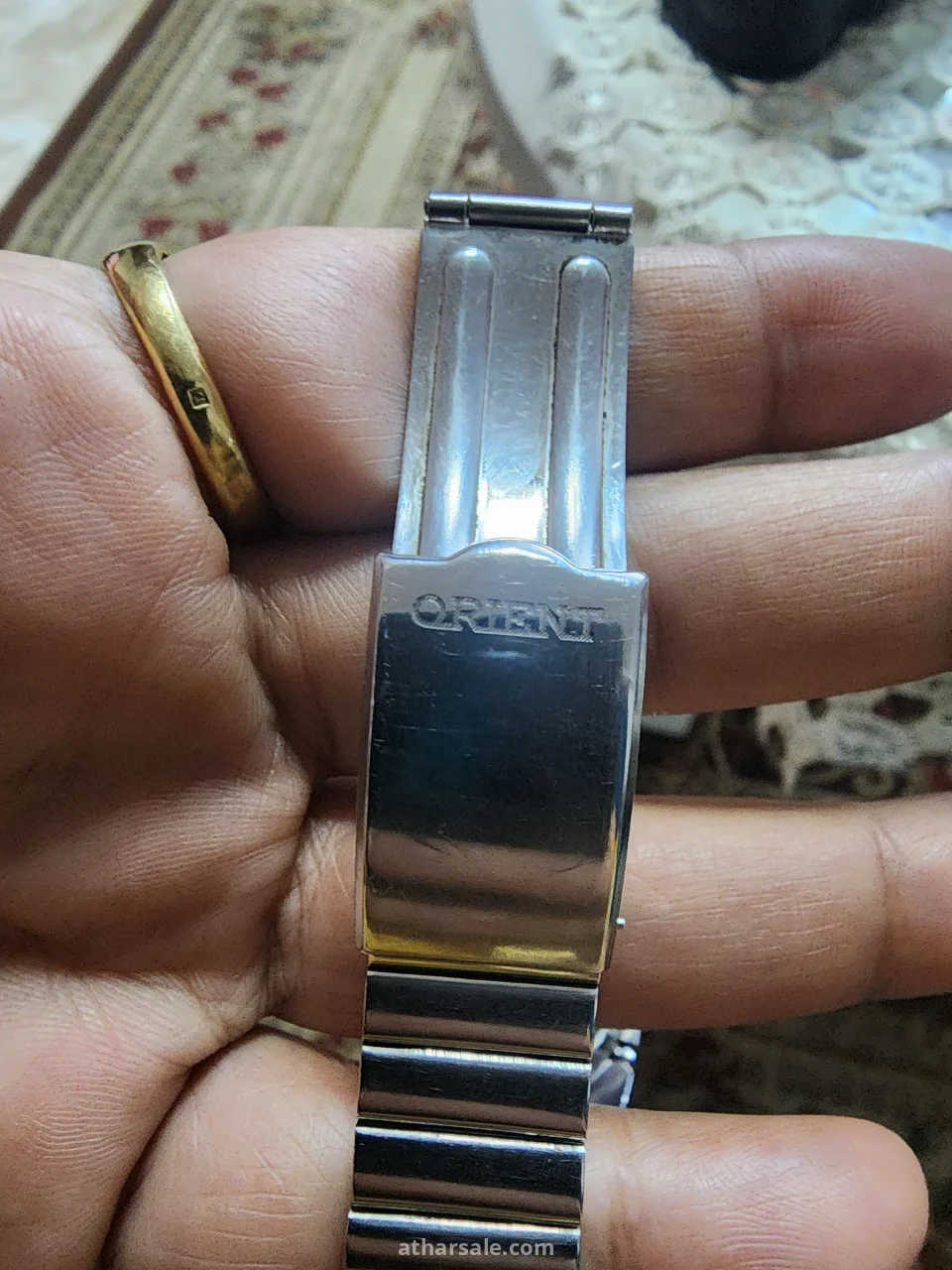 ساعة أورينت قديمة