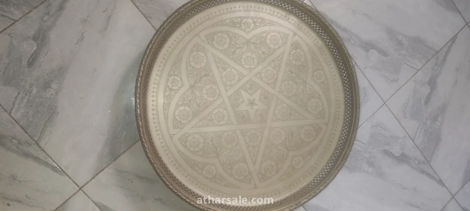 صينية قديمة تحمل نجمة خماسية