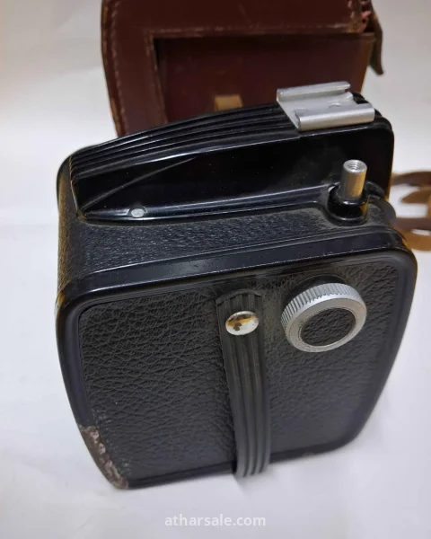كاميرا صندوق كلاسيكية قديمة من سنة 1955 بحالة الفابريقا بالجراب الجلد الاصلي تعمل بحالة ممتازة جدا