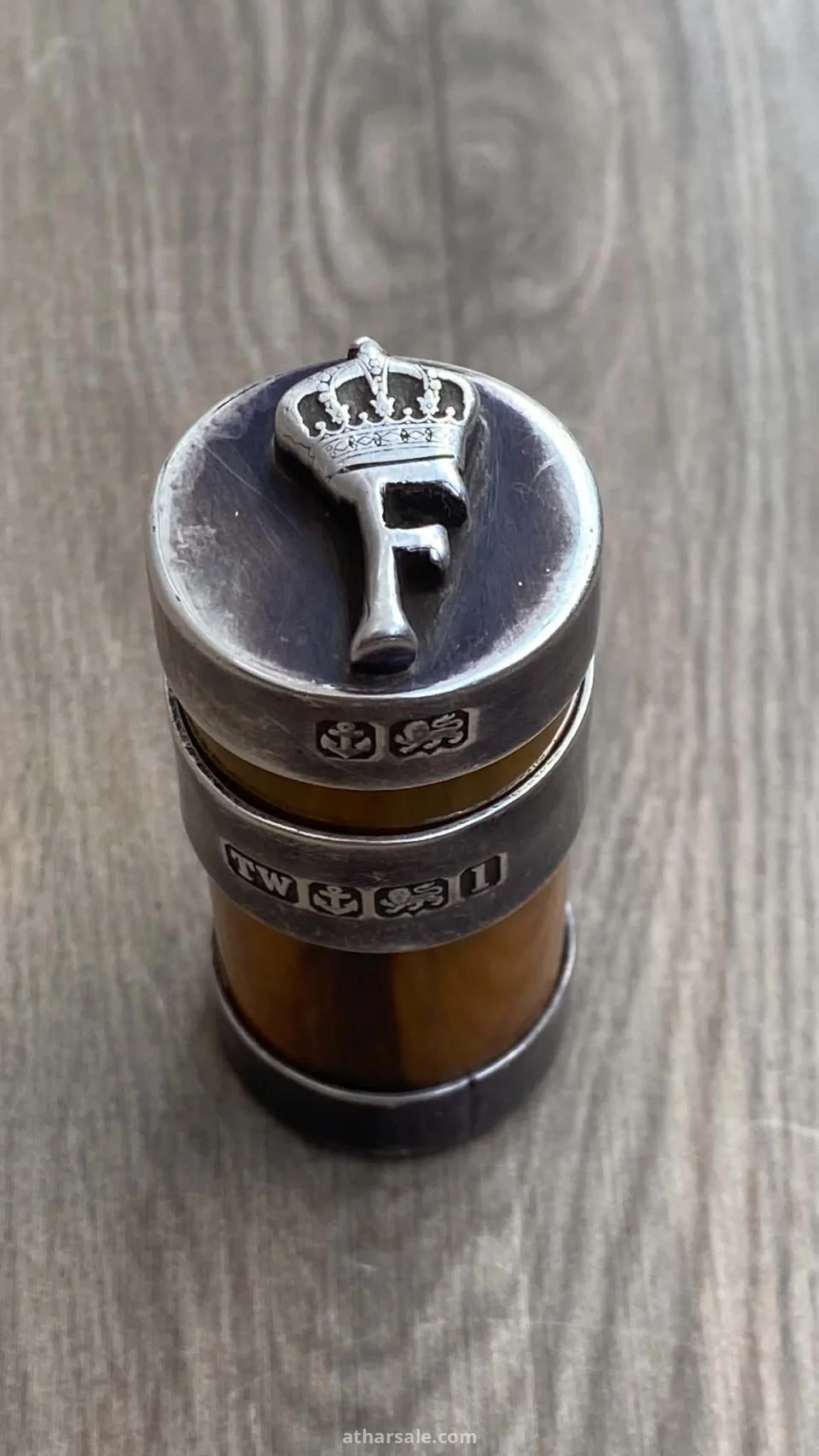 حافظة عطور من العصر الملكي